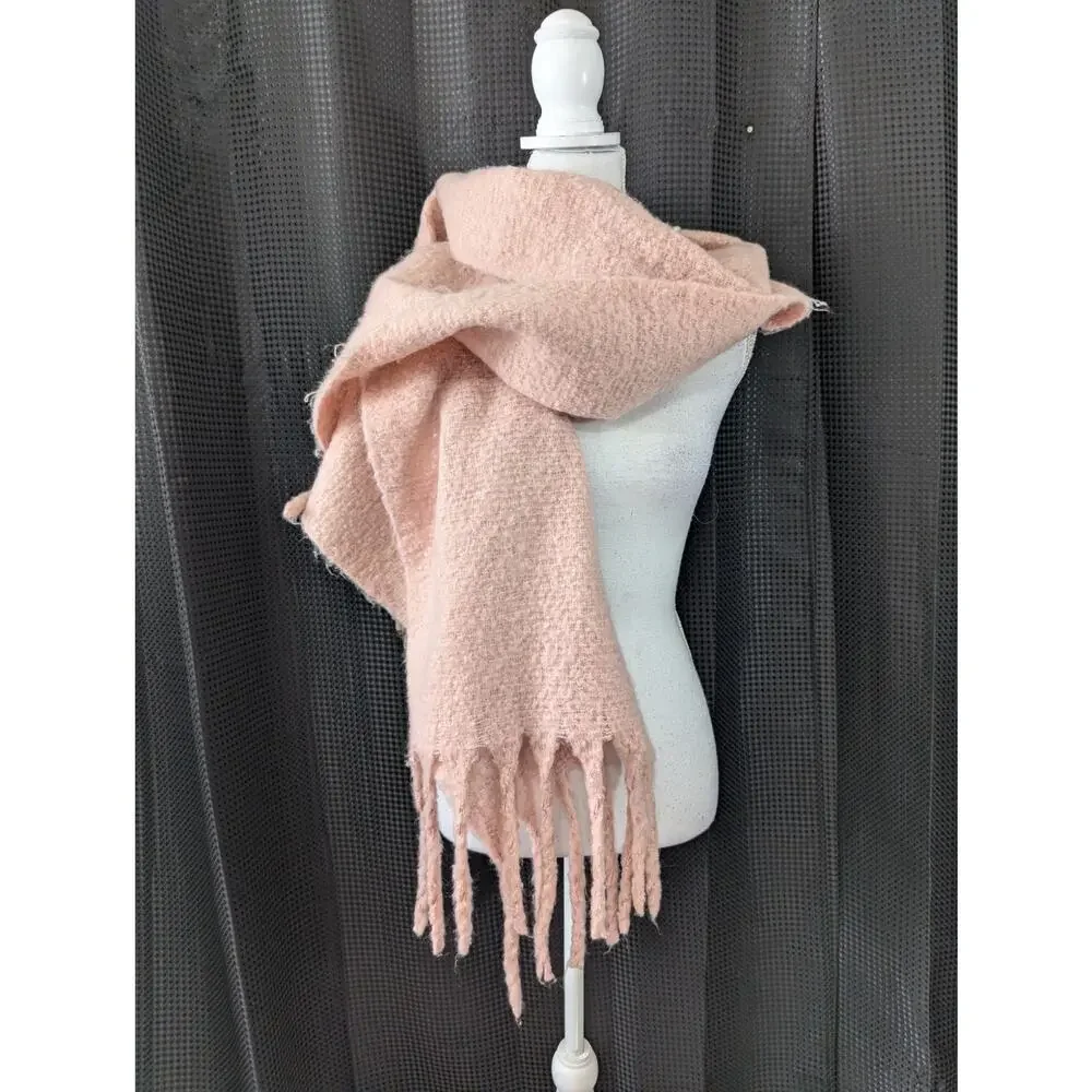 GORGEOUSLY FLUFFY AND TOUCHABLE TEXTURED SHELL PINK KNIT WRAP, SCARF! EXTRA LG!